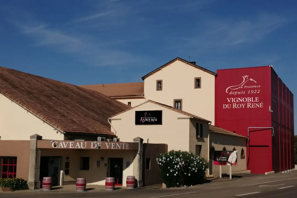 Caveau de vente du vignoble du Roy René, établissement depuis 1922 en Provence.
